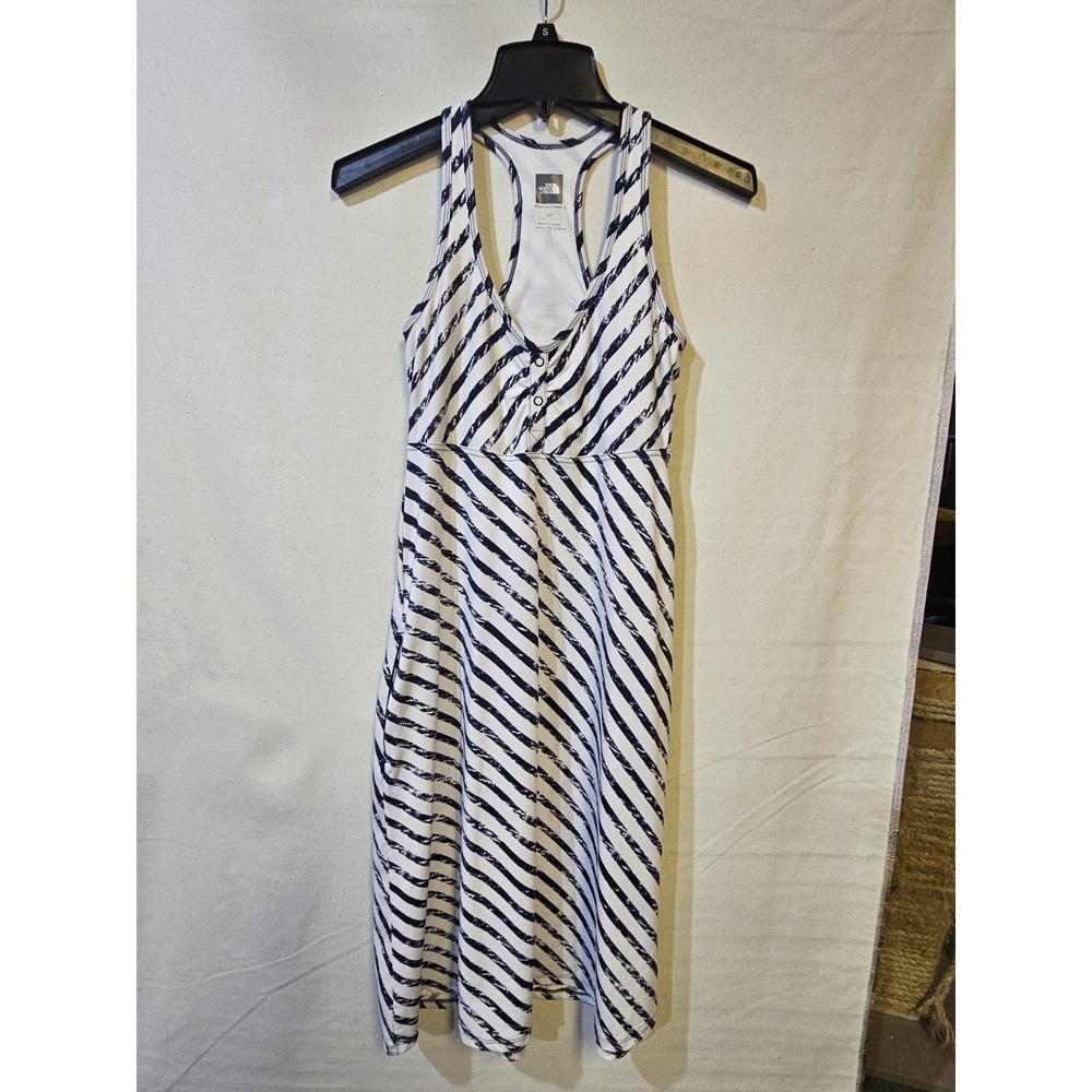 Northface Womans Size Small Dress With A Pocket  No Sleeve